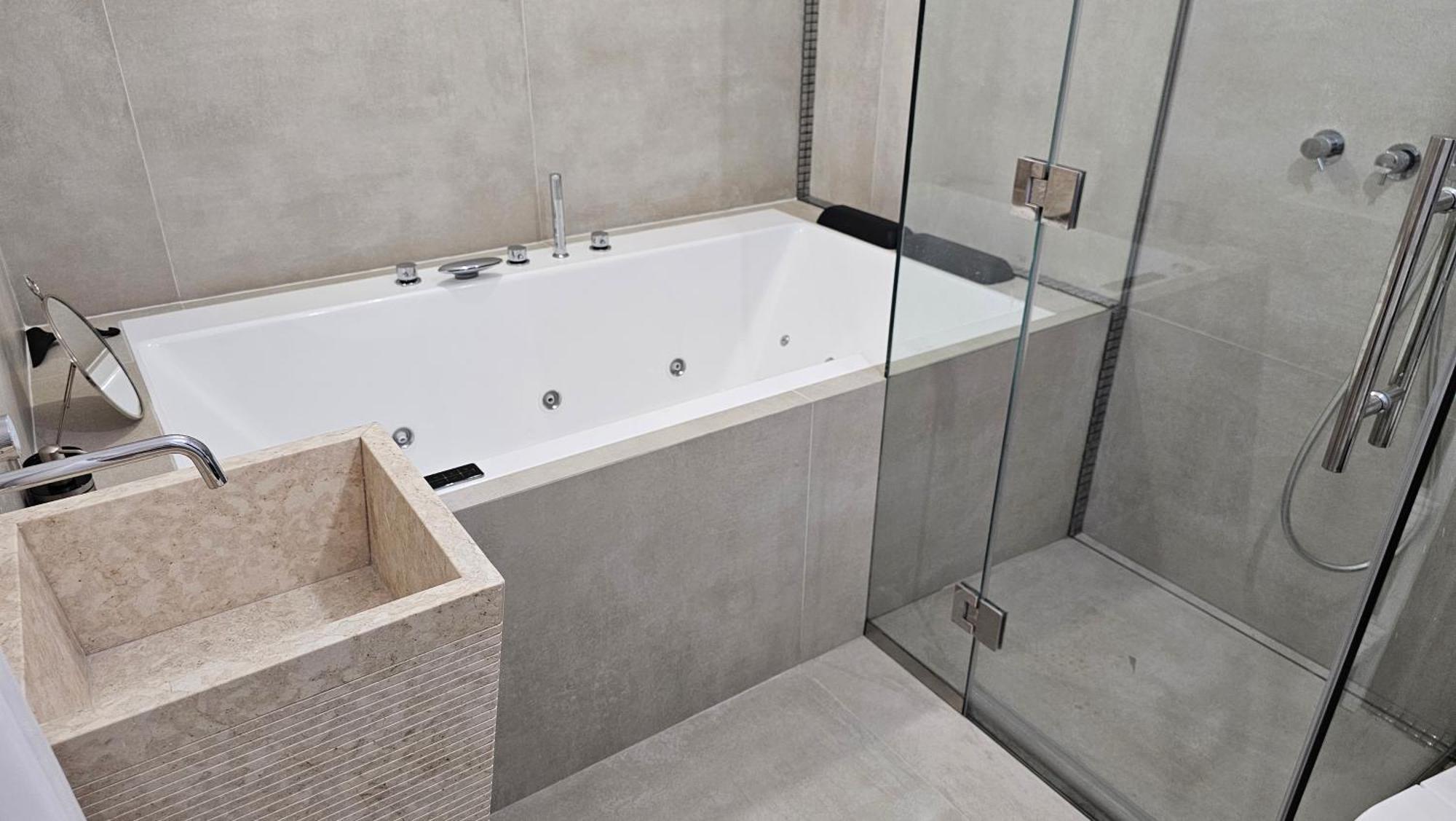 شقة Oasis Jacuzzi Retreat ماربيا المظهر الخارجي الصورة