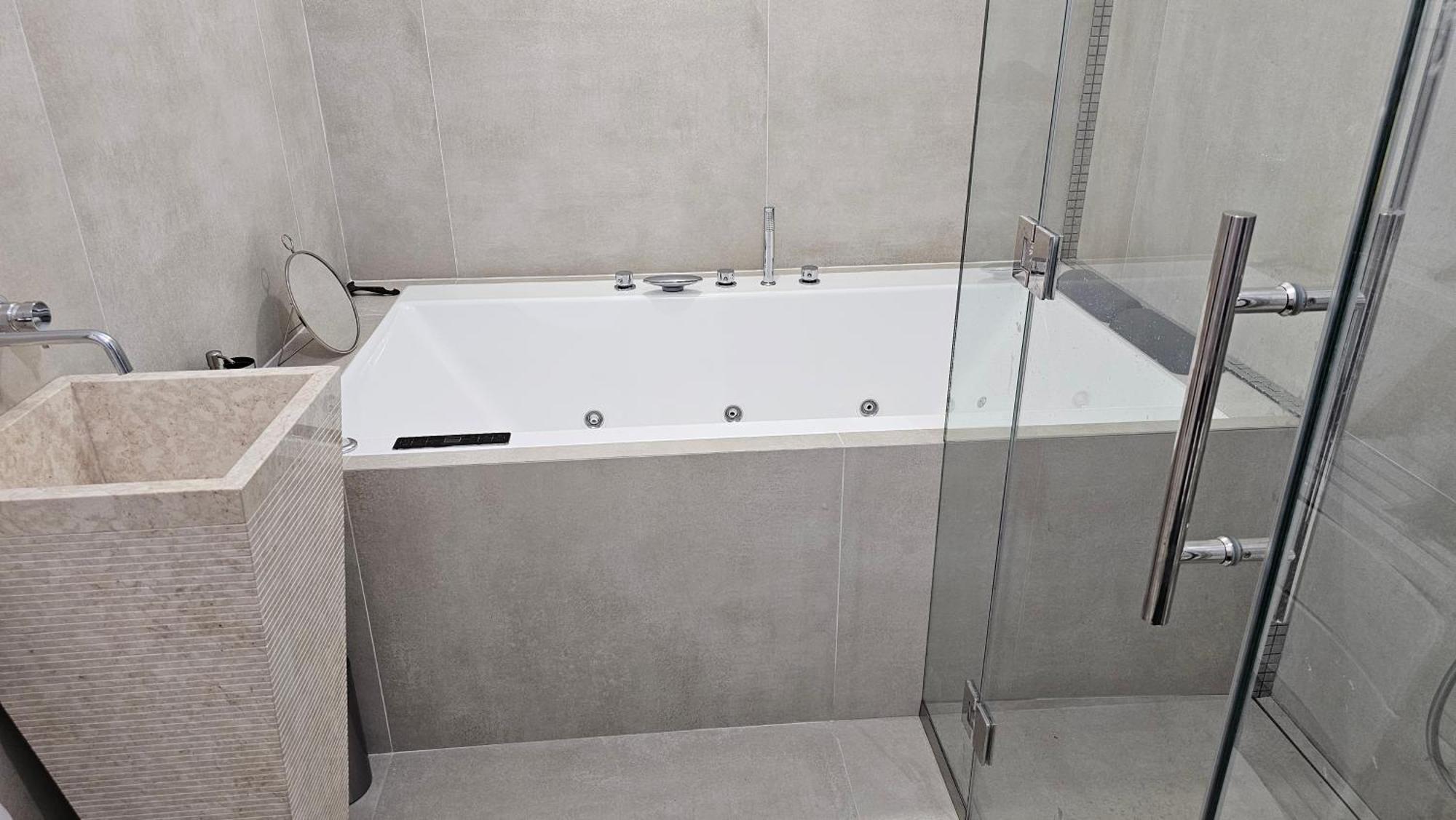 شقة Oasis Jacuzzi Retreat ماربيا المظهر الخارجي الصورة